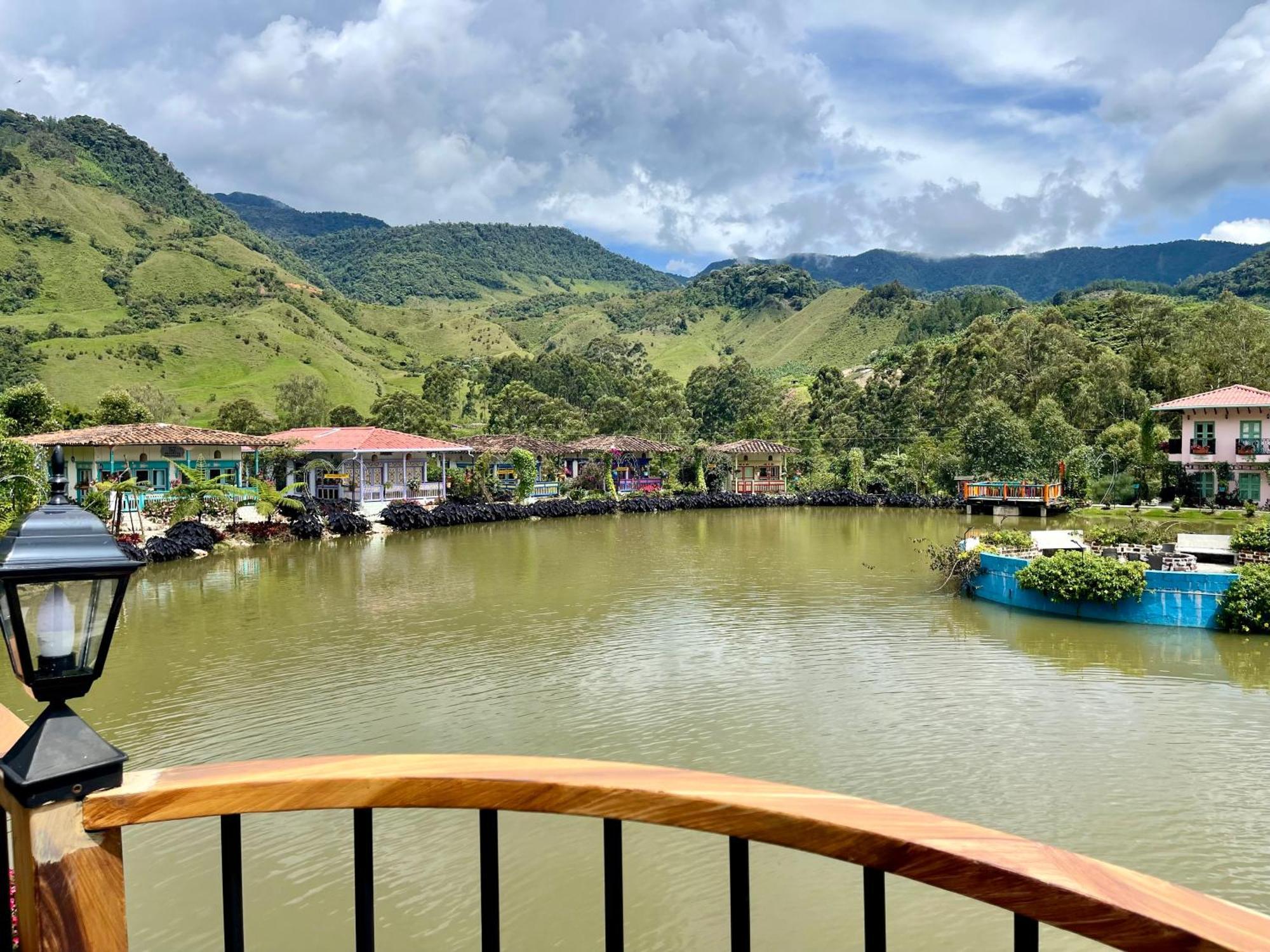 Hotel Lago Valdivia 贾丁 外观 照片